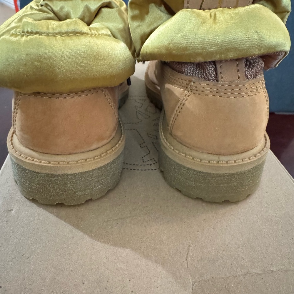 Timberland Gold and Tan Boots with Metallic Eyelets - Picture 7 of 10